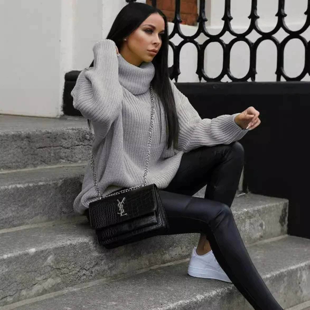 Damtröja i stickat – Oversize passform – Polokrage – Ribbad ärm och struktur