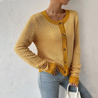 Damkofta – Avslappnad Passform – Mjuk Stickad Struktur – Knäppning – Geometriskt Mönster