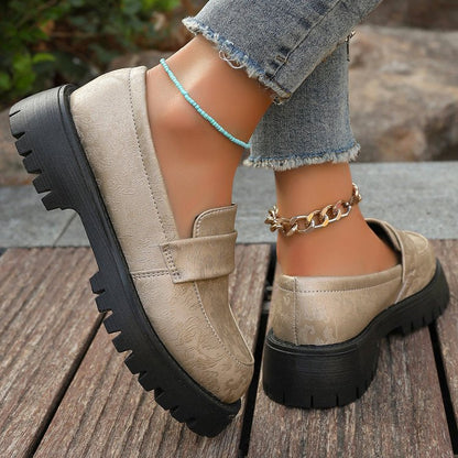 Damloafers – Slip-on rund tå – Präglat mönster – Chunky platåsula