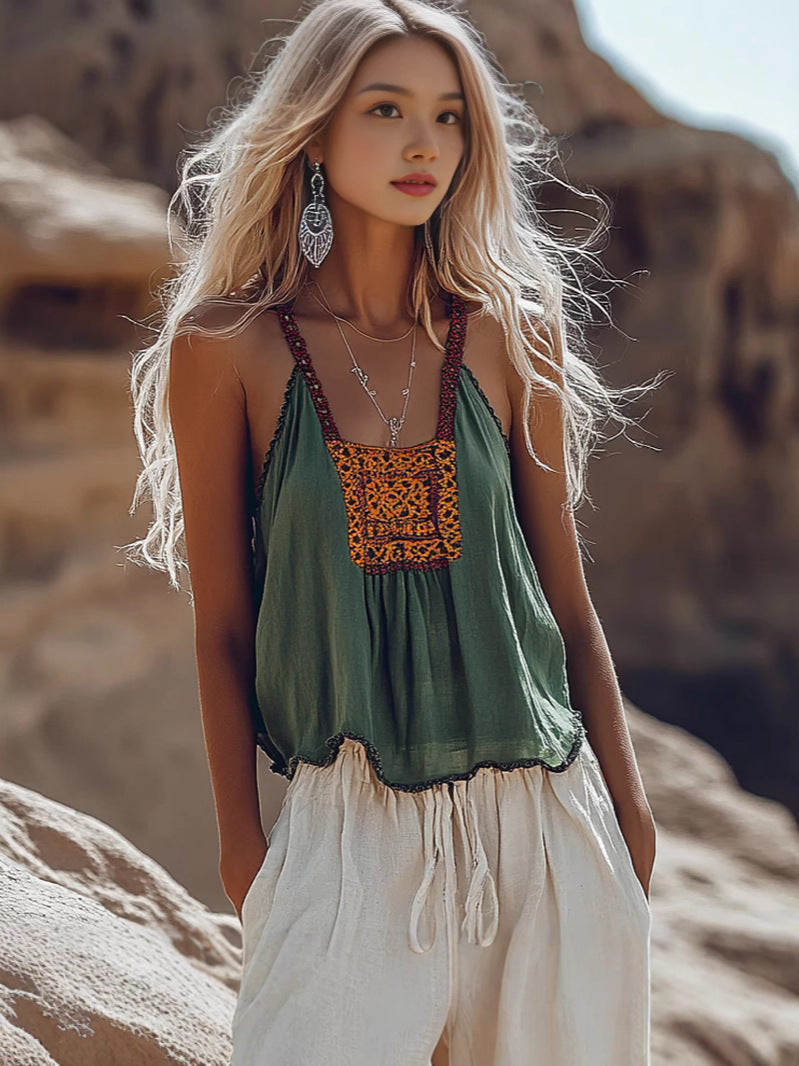 Damtopp i bohemiskt chic-mönster - broderad detalj - ärmlös design