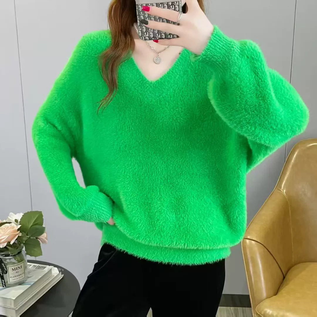 Damtröja med V-ringning – Fluffig Stickning – Lös Passform – Ribbad Kant