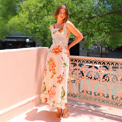 Damklänning lång – Blommig bomull – Figursydd – Fyrkantig ringning – Öppen rygg