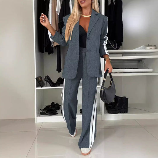 Dam Blazer och Byxset – Avslappnad Passform – Raka Ben – Notchkrage – Sidosnodd