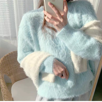 Damtröja med V-ringning – Fluffig Stickning – Lös Passform – Ribbad Kant