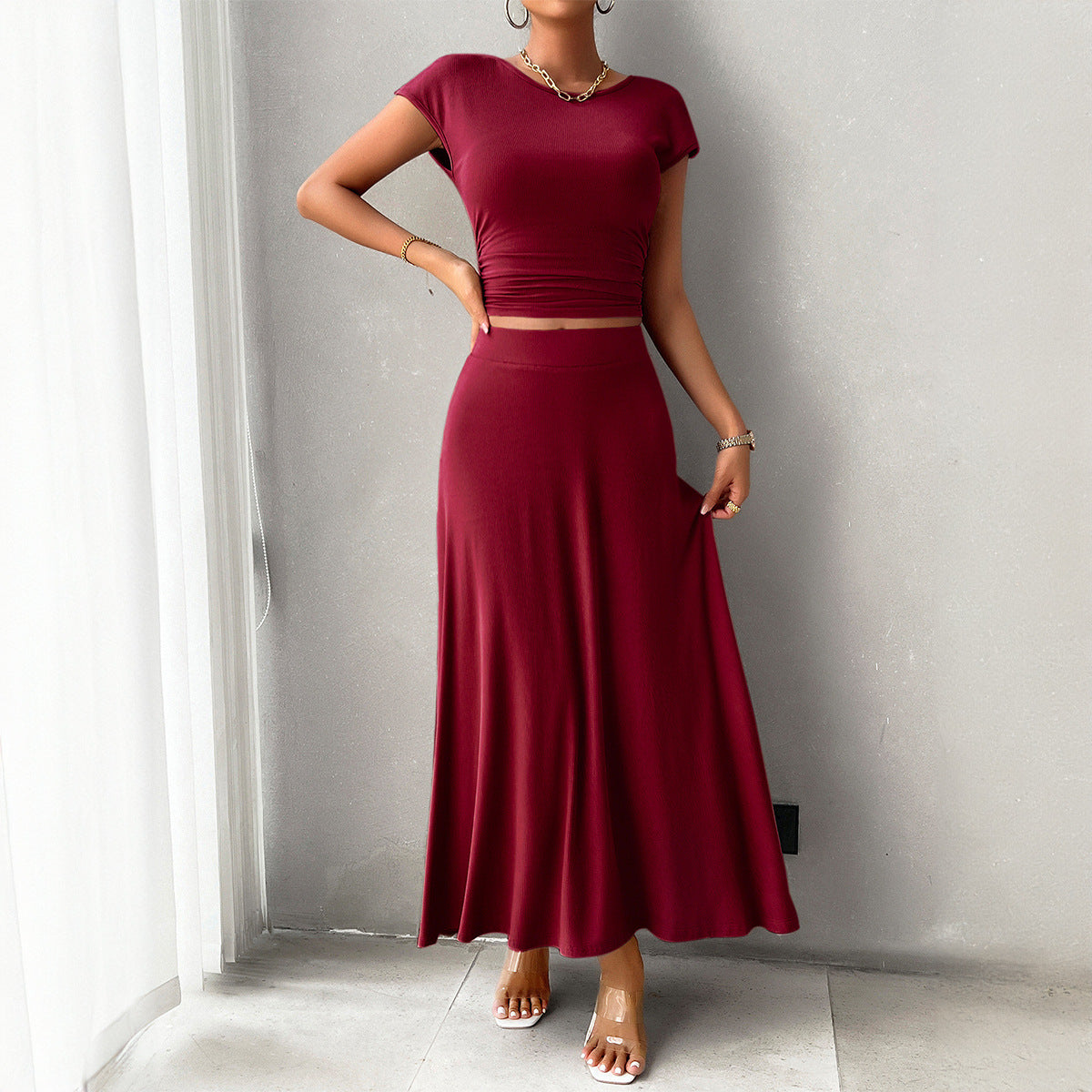 Damklänning Set – Slim Fit Crop Top – Rynkdetalj – Hellång Flödande Kjol