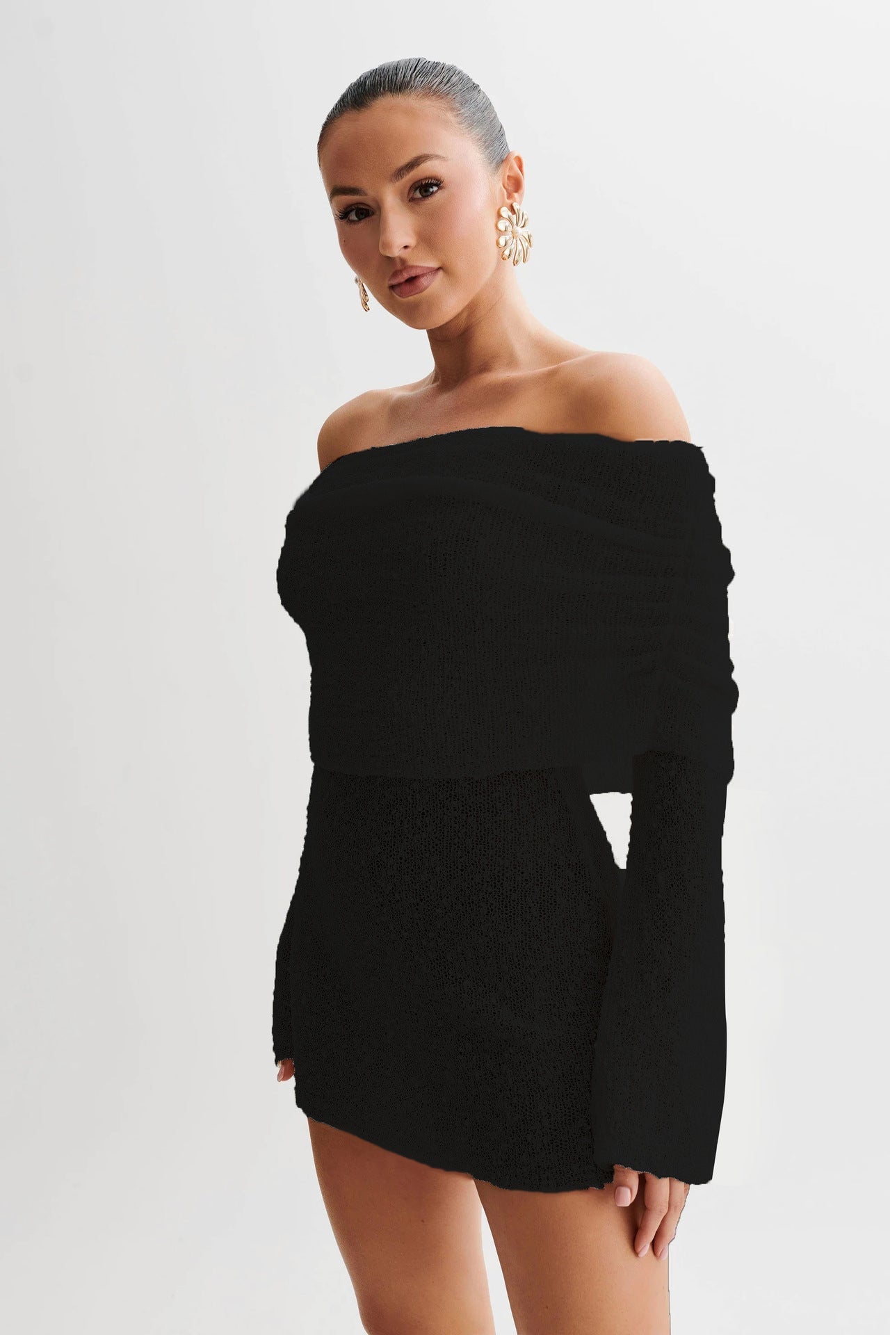 Damklänning strand – figurnära passform – off shoulder – stickad – lång ärm – semi-transparent