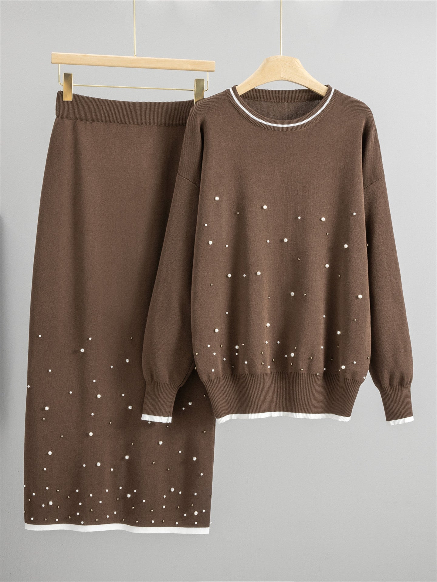 Damset med stickad topp och midikjol – Lös passform – Pärldetaljer – Ullmix