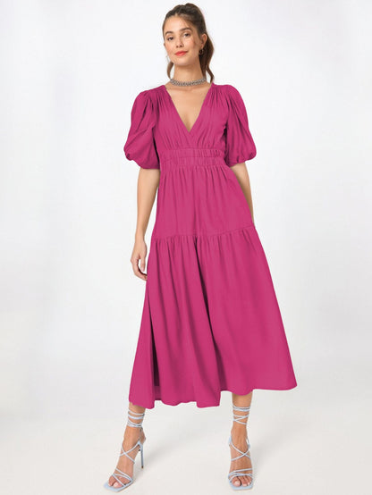 Damklänning midi – Djup V-ringning – Puffärmar – Figursydd midja – Volangkjol