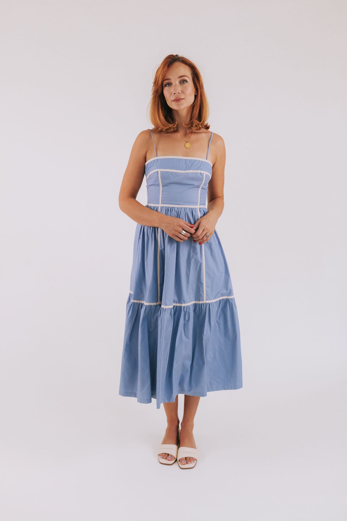 Damklänning – Ärmös med Spagettiband – Fyrkantig Ringning – Midilängd – Volangkjol