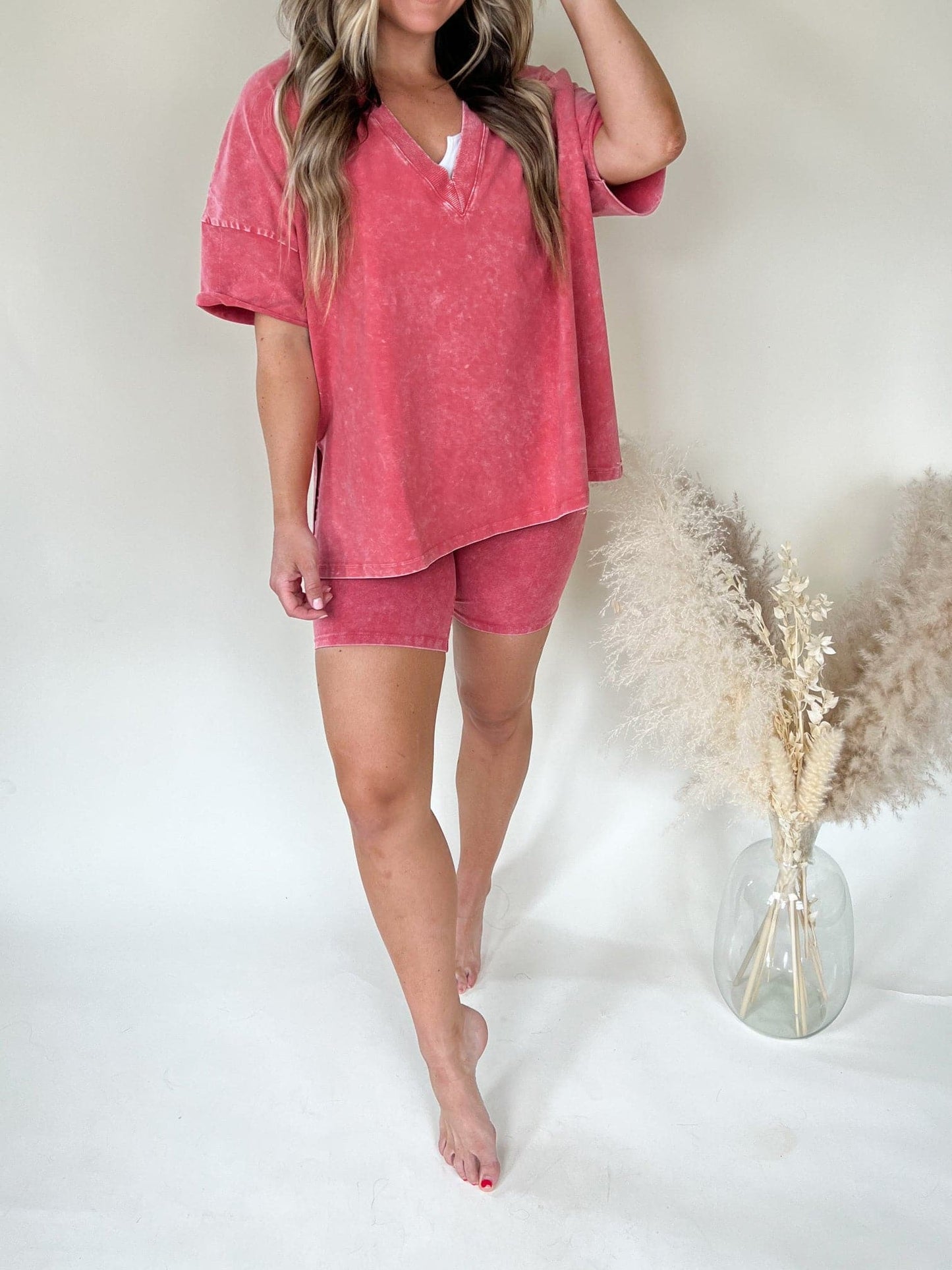 Dam T-shirt Oversized – V-ringning – Kortärmad – Cykelshorts Set – Bekväm Passform