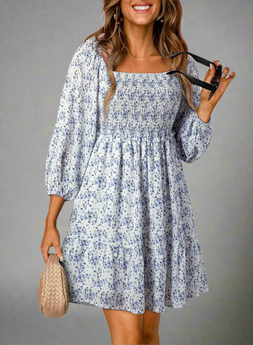 Damklänning A-linje – Smockad Livdel – U-ringning – Puffärm – Lätt och Andningsbar