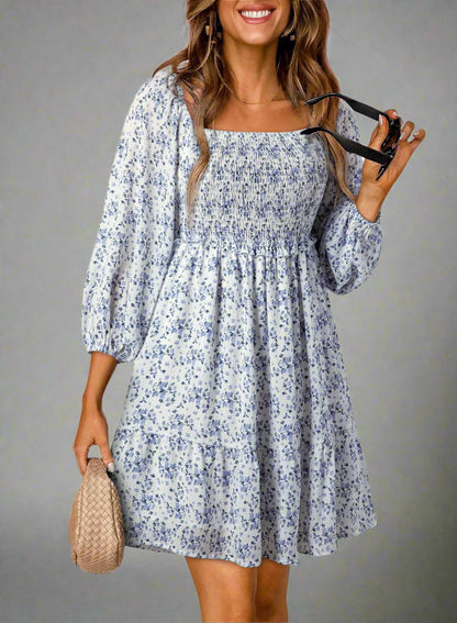 Damklänning A-linje – Smockad Livdel – U-ringning – Puffärm – Lätt och Andningsbar