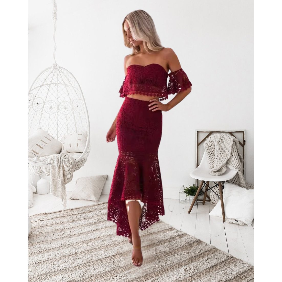 Damset – Off Shoulder Bustier Top i Spets – Högmidjad Pennkjol – Figurnära Passform