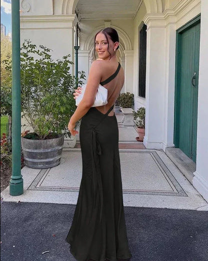 Damklänning – Slim Fit – Lyxigt Tyg – Spaghettiband – Öppen Rygg – Hellång