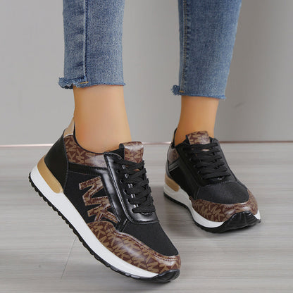 Dam Sneakers – Lågskaftad Passform – Andningsbart Material – Sportig Stil