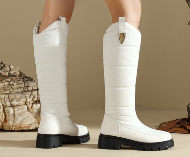 Damstövlar Knähöga – Figurnära Passform – Quiltad Ovandel – Grov Sula