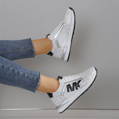 Dam Sneakers – Lågskaftad Passform – Andningsbart Material – Sportig Stil