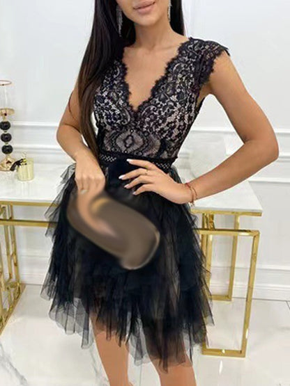 Klänning för dam - V-ringning - Spetsdetaljer - Ärmlös - Tyllkjol - Elegant festlook