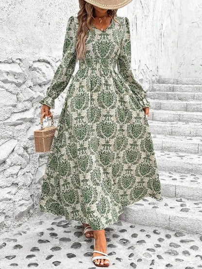 Damklänning med tryck, v-ringning och långärmad vid fåll