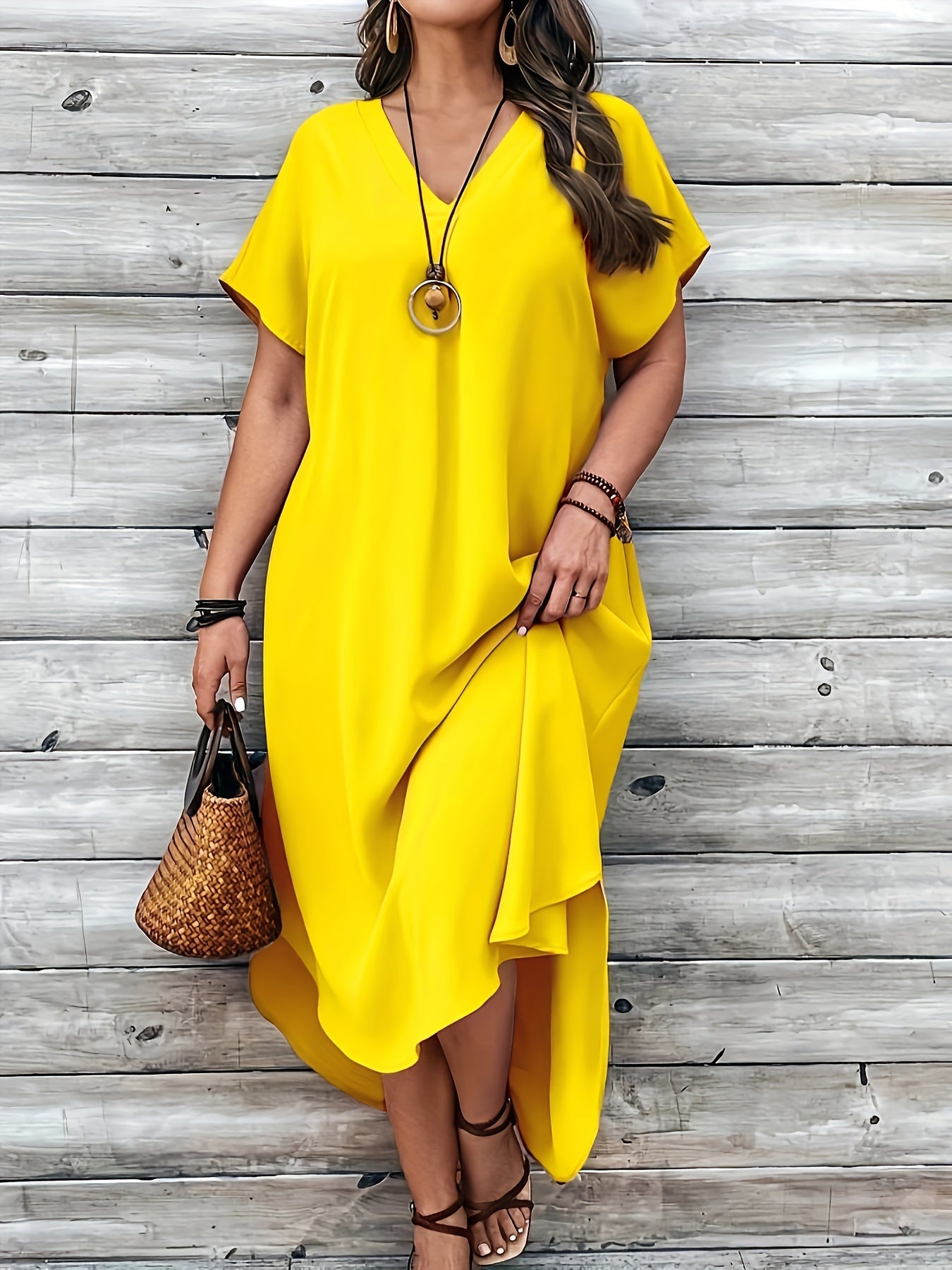 Damklänning - Lös Passform - V-ringning - Korta Ärmar - Asymmetrisk Fåll