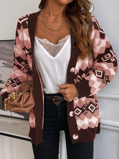 Damkappa i stickat – Oversize passform – Etno-mönster – Knäppning fram