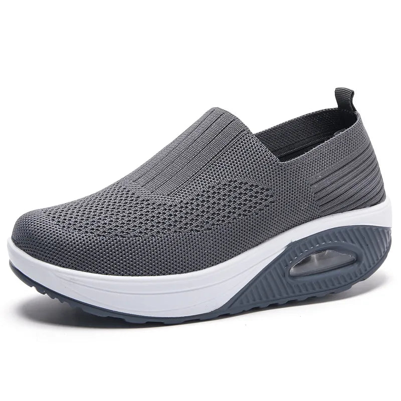 Slip-on komfortsneakers för kvinnor - ventilerande meshdesign - platåsula