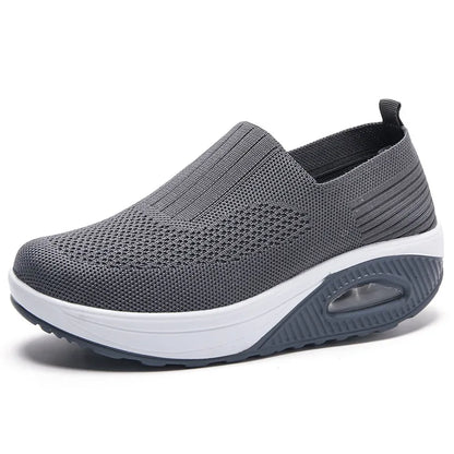 Slip-on komfortsneakers för kvinnor - ventilerande meshdesign - platåsula