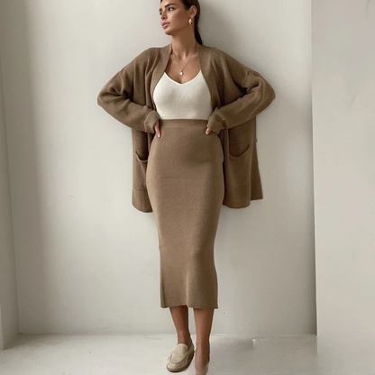 Damset i stickat tyg – Oversize kofta med öppet front – Hög midja pennkjol midi