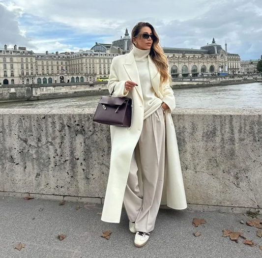 Damkappa – Ullblandning – Oversize Passform – Hellång med Klassisk Krage