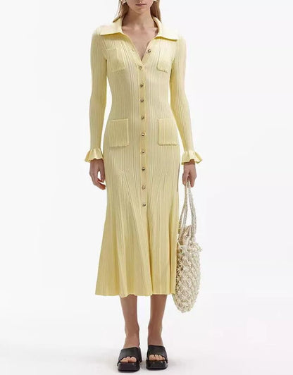 Damklänning maxilängd – Stickad – Sjöjungfrupassform – Lång ärm – Skjortkrage – Knappfront – Fickor