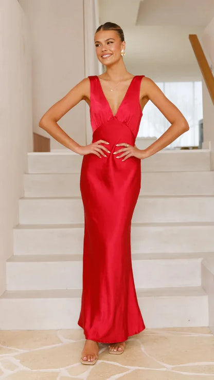 Damklänning - Ärmlös omlottklänning med v-ringning - Golvlång satinklänning