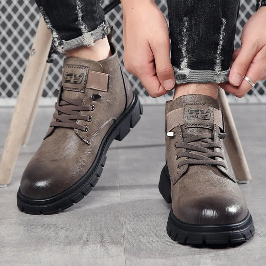 Anton Rugged snörningsstövlar med rund tå och grov sula