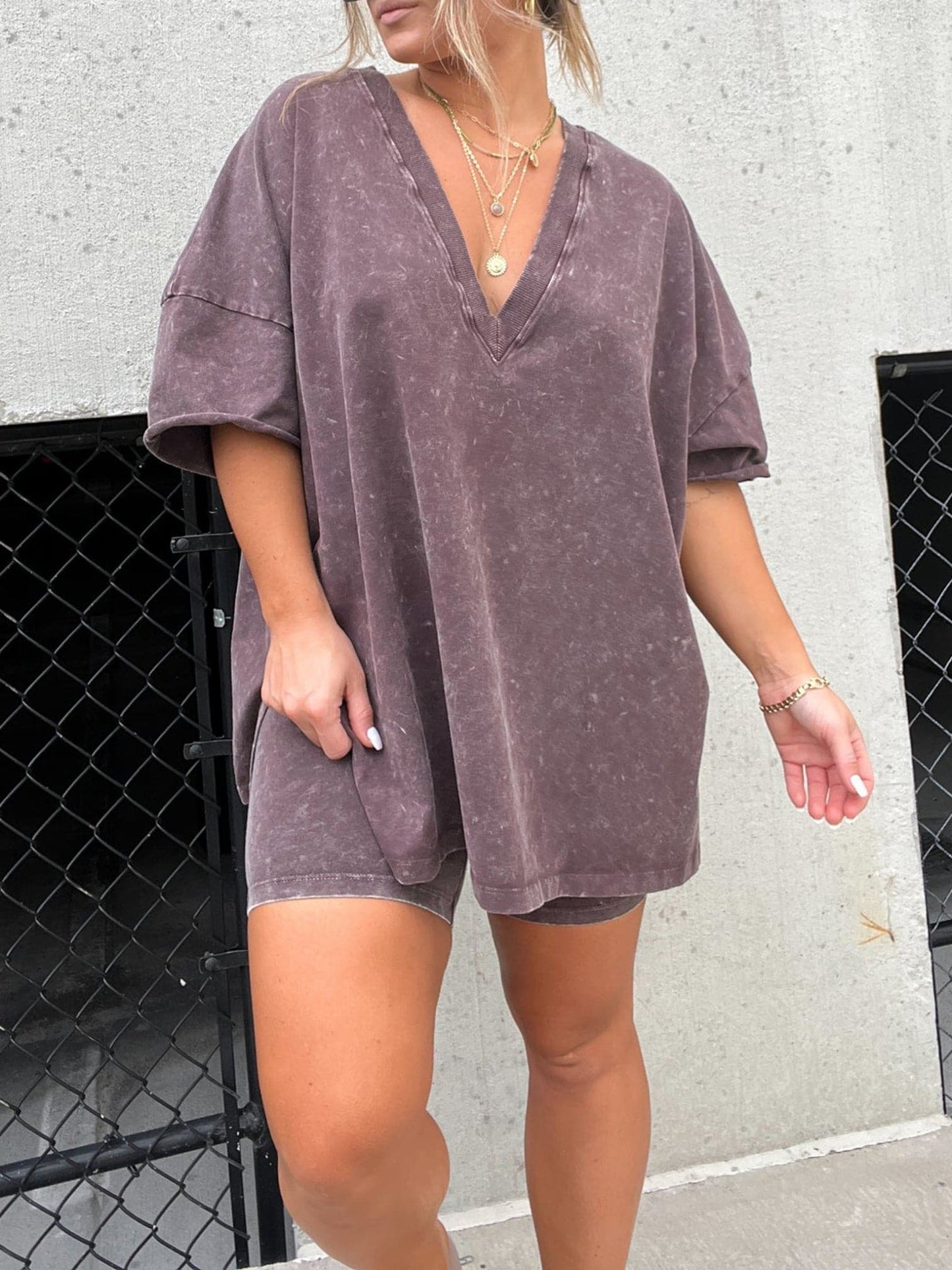 Dam T-shirt Oversized – V-ringning – Kortärmad – Cykelshorts Set – Bekväm Passform