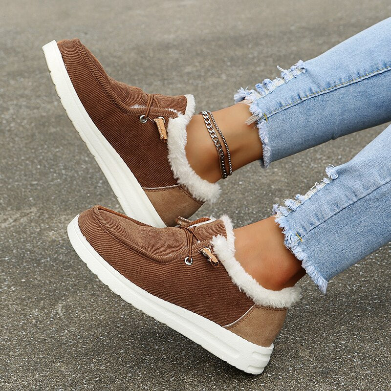 Dam Slip-on Skor – Tyg med Fleecefoder – Moc Toe – Platåsula – Avslappnad Passform