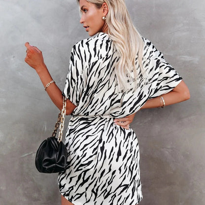 Damklänning – Omlottmodell – Avslappnad Passform – Kort Ärmslut – Minilängd – Djurmönster