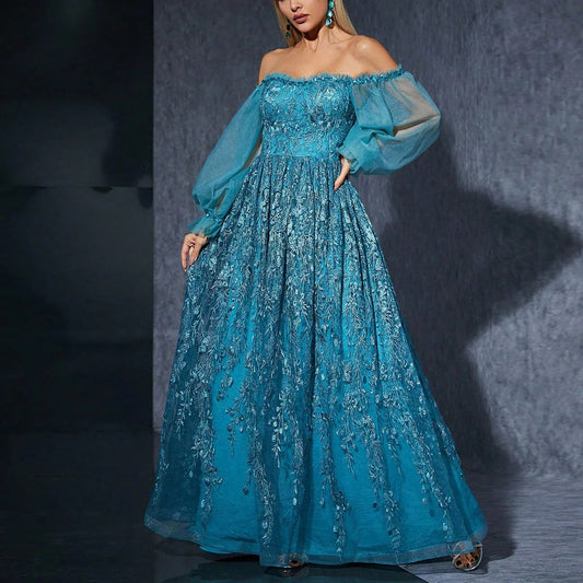 Damklänning för fest – Off shoulder – Broderad liv – Skira ärmar – Hellång kjol