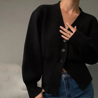 Damkofta – Ribbstickad – Lös Passform med Midjedetalj – 3/4-Ärm med Knäppning