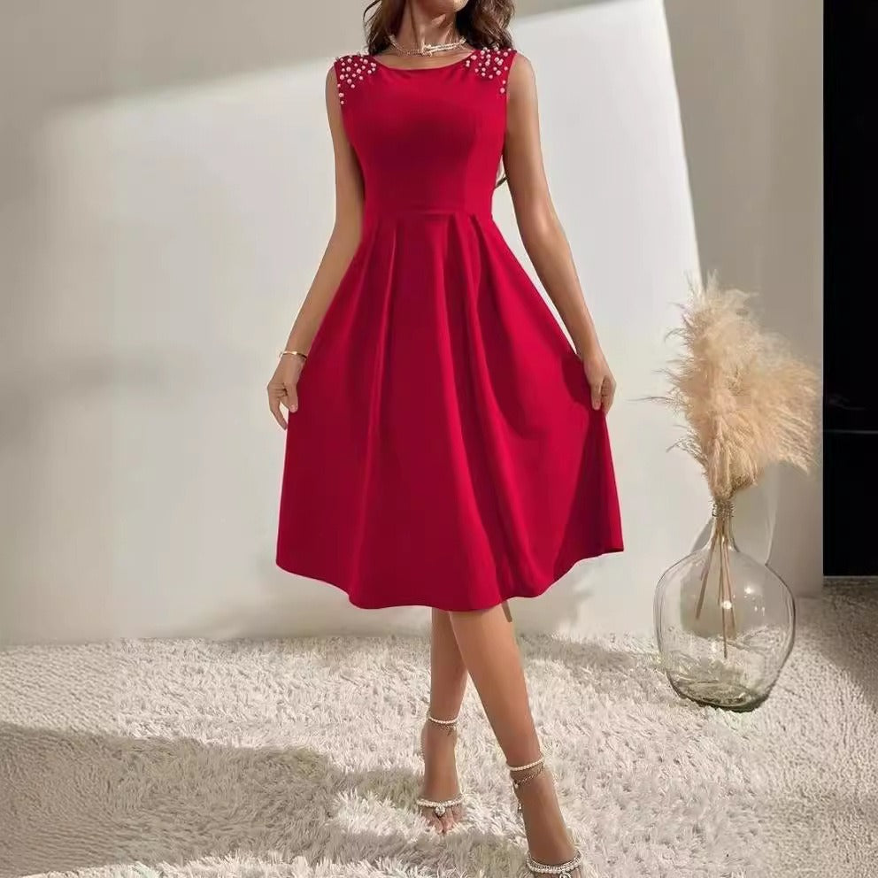 Damklänning midi – Figursydd midja – A-linjeform – Pärldetaljer axlar – Ärmlös