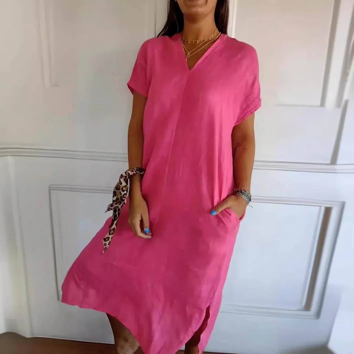 Damklänning maxi – avslappnad passform – mjuk bomullskänsla – V-ringning – kort ärm – med fickor