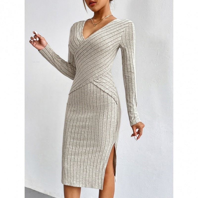 Damklänning midi – Slim fit – Omlott med V-ringning – Ribbad trikå – Lång ärm