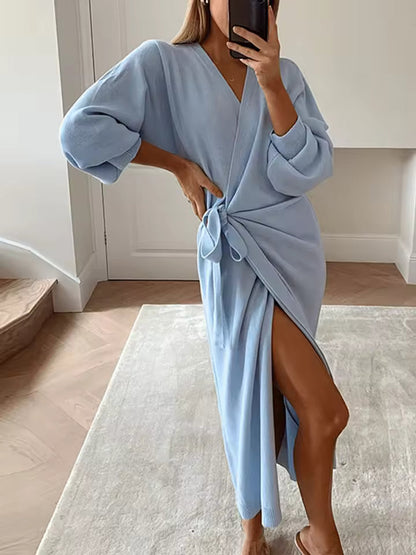 Damklänning – Omlottmodell – V-ringning – Lång ärm – Slits – Mjuk stickad kvalitet