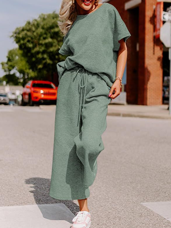 Damset – Mjukstickad tvådelad loungeoutfit – Lös passform – Kort ärm och vida byxor