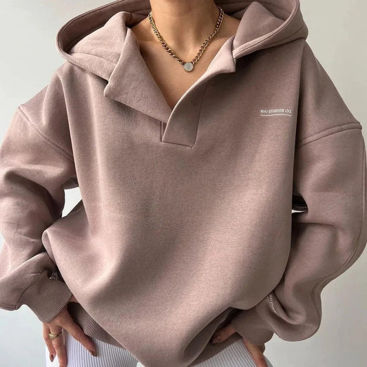 Dam Hoodie – Oversize Passform – V-ringning – Dropped Axlar – Mjuk Bomullsblandning