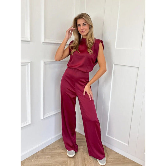 Dam jumpsuit – Satinfinish – Ärmös – Hög hals – Öppen rygg – Vida ben – Elegant passform