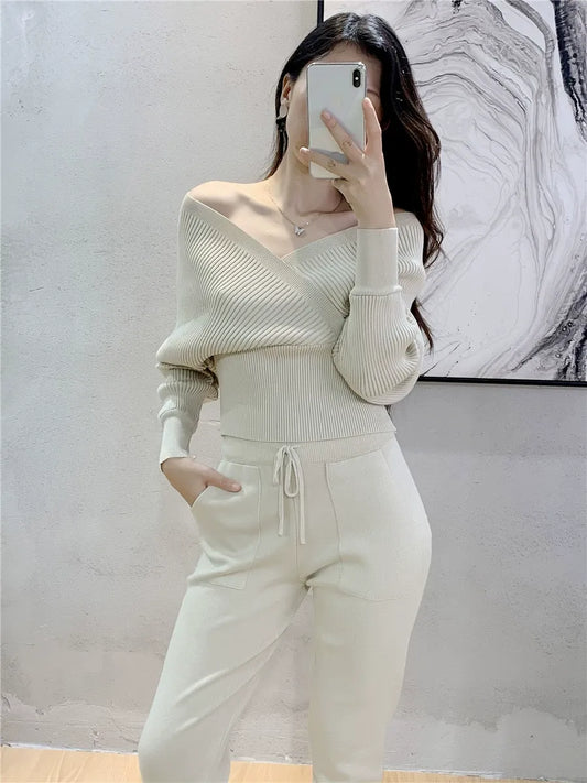 Damset – Ribbstickad Omlottopp Kort Modell – Taperade Joggers med Dragsko