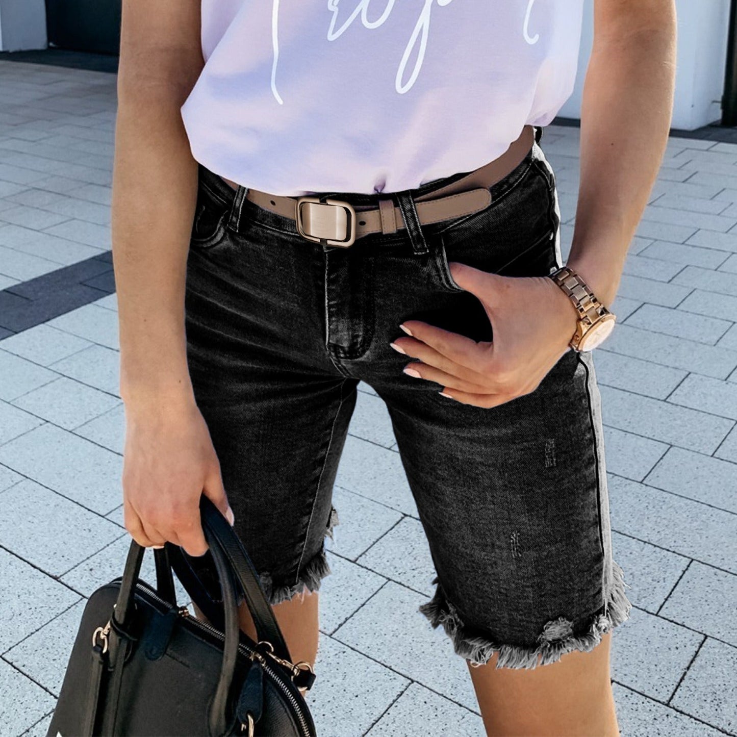 Damshorts i denim – Normal passform – Mellanhög midja – Fransig och sliten look