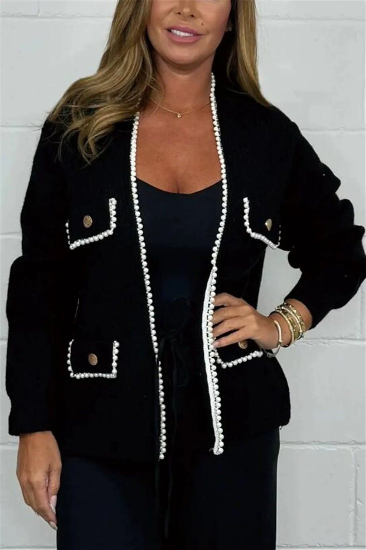 Damkofta – Stickad – Avslappnad Passform – Pärlkant – Fickor med Knapp