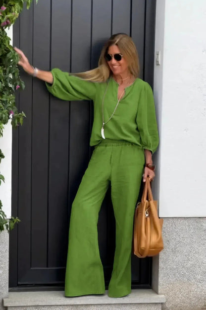 Damset med topp och byxa – V-ringning – 3/4 ärm – Vid byxa – Linnekänsla – Avslappnad passform