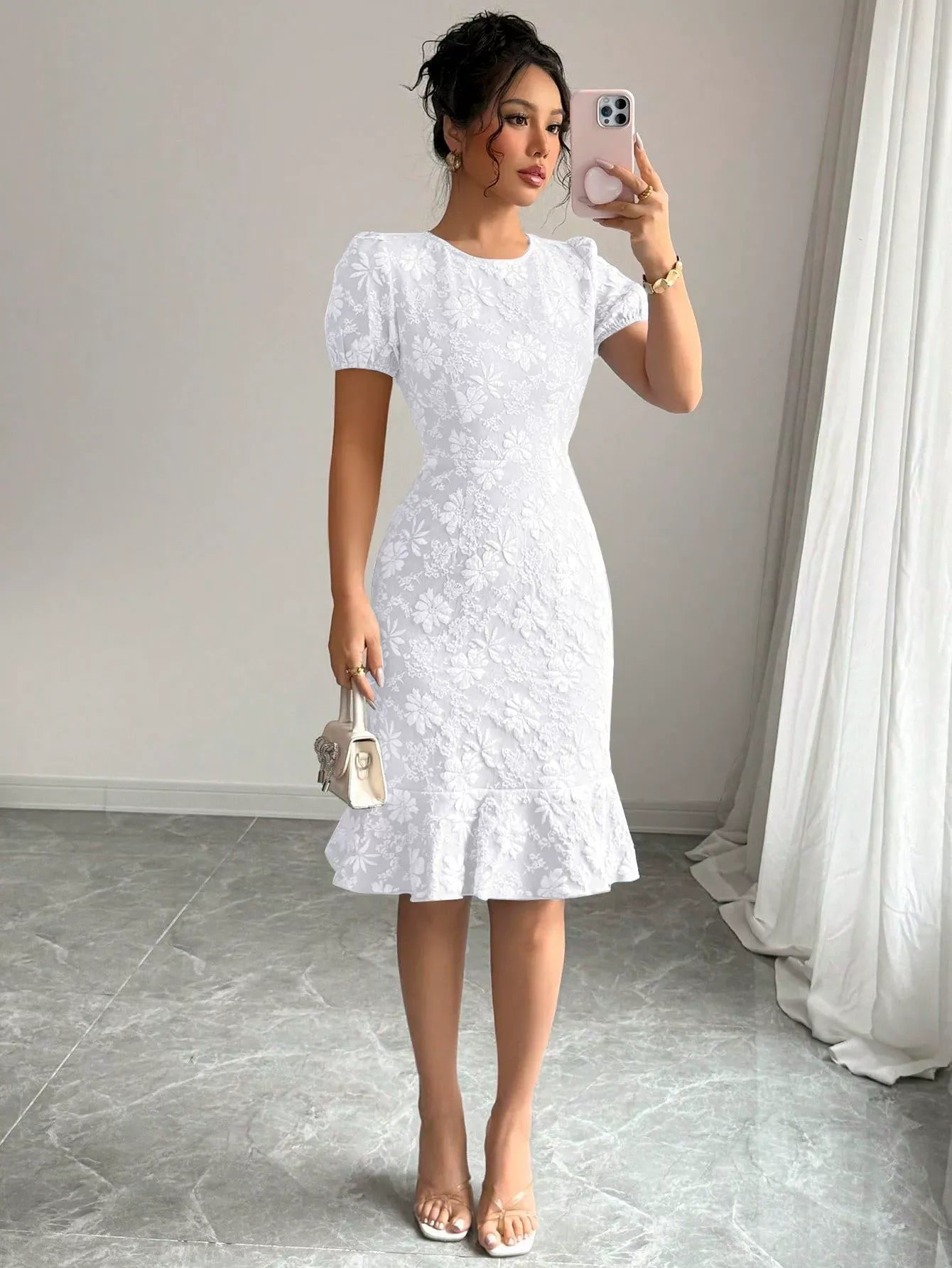 Damklänning midi – figurnära passform – puffärm – jacquard – rund hals – vintage stil