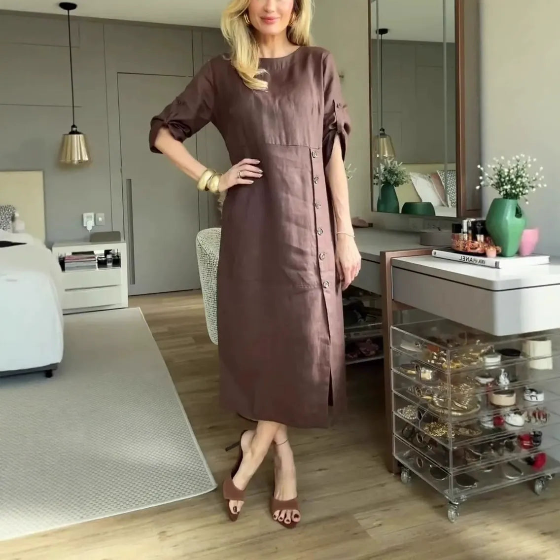 Damklänning midi – Linne bomull – Avslappnad passform – Korta ärmar – Knappdetalj